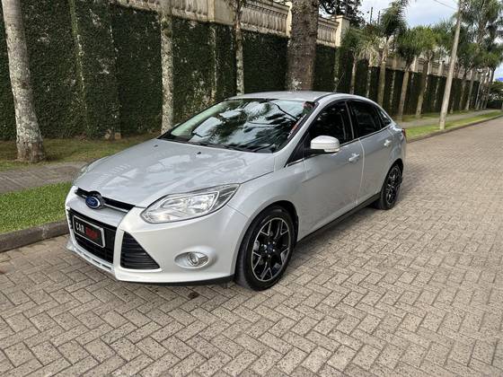 FORD FOCUS 2.0 TITANIUM PLUS 16V FLEX 4P POWERSHIFT FORD FOCUS 2.0 TITANIUM PLUS 16V FLEX 4P POWERSHIFT